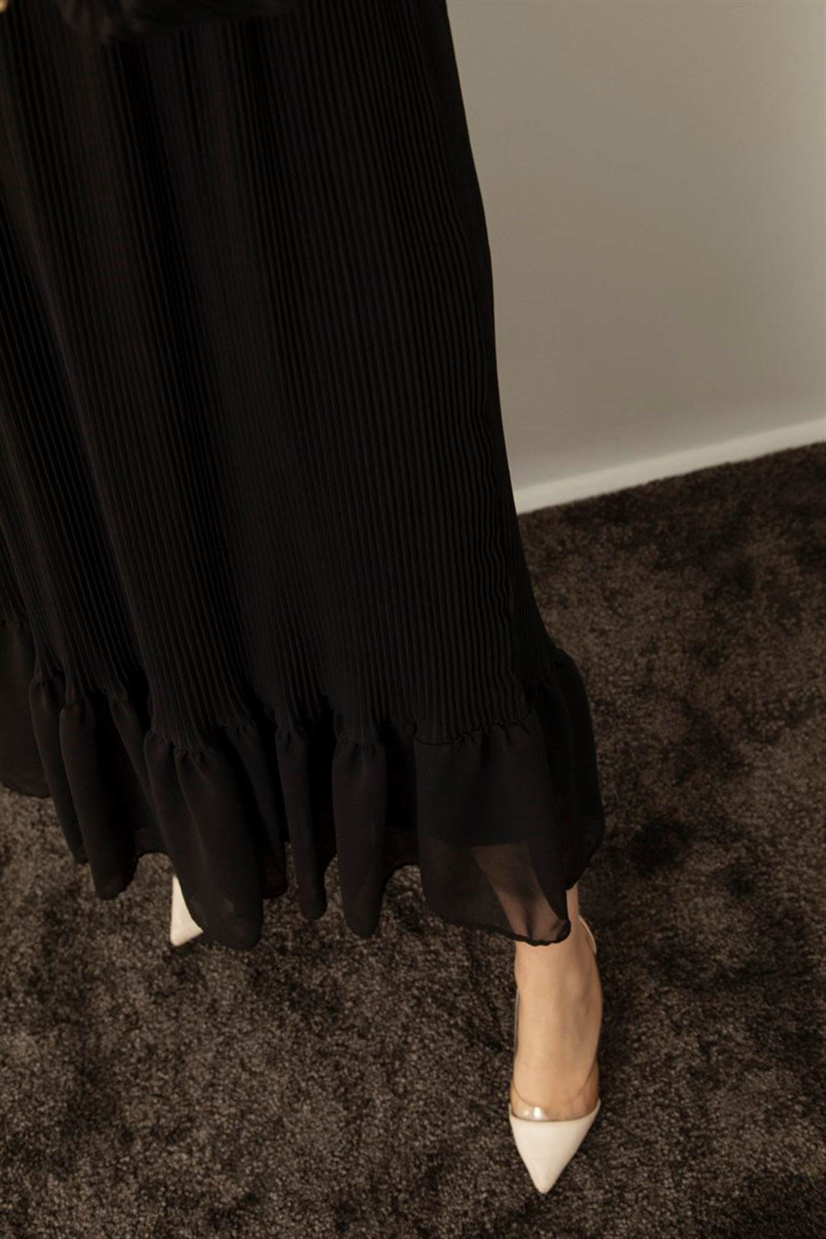 Kol ve Eteği Pileli Elbise - Siyah