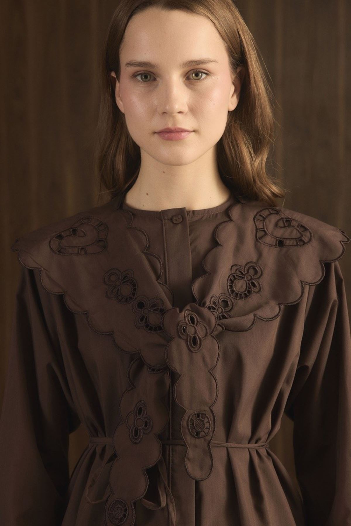 Yaka Nakışlı Dacron Gömlek-Kahve