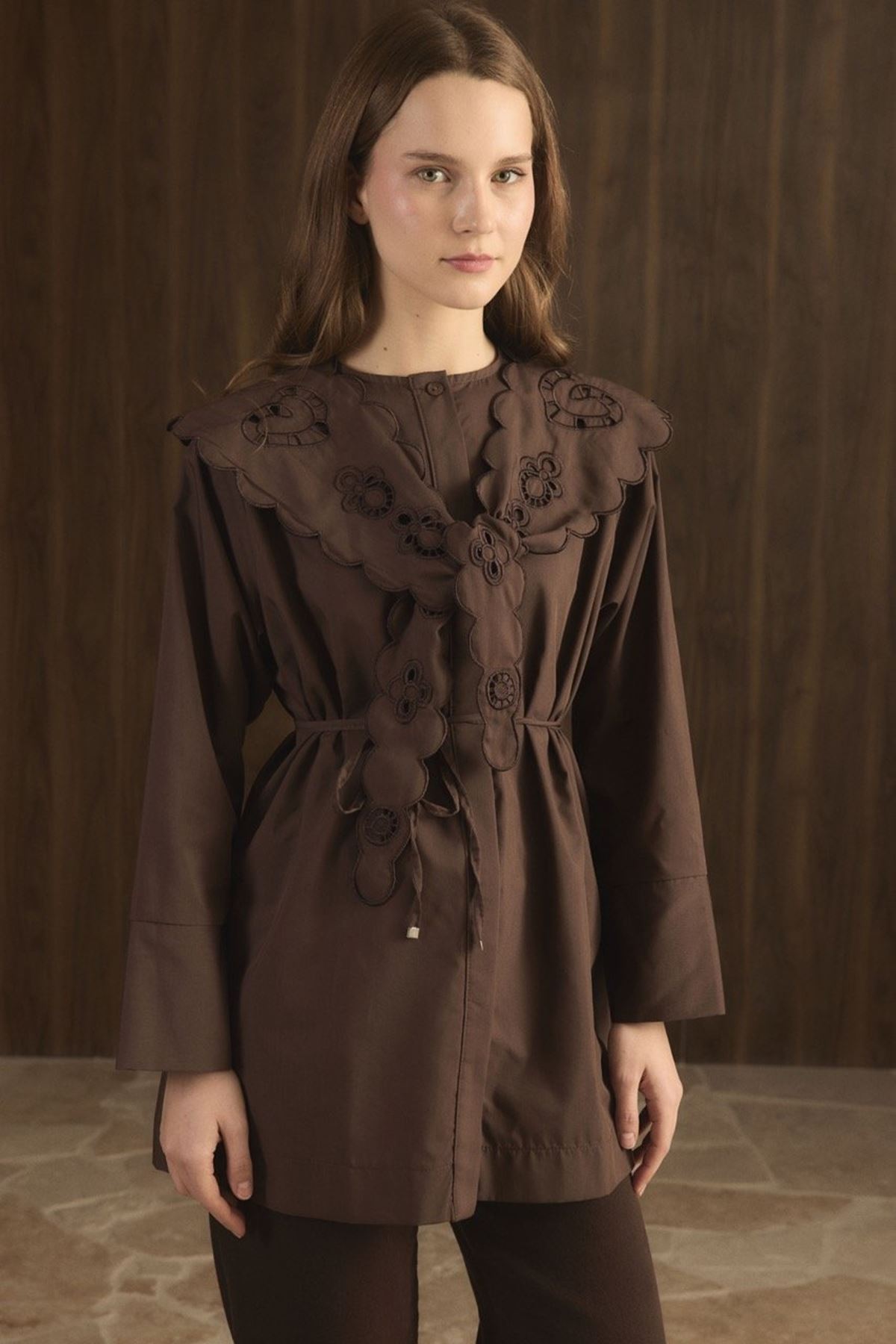 Yaka Nakışlı Dacron Gömlek-Kahve