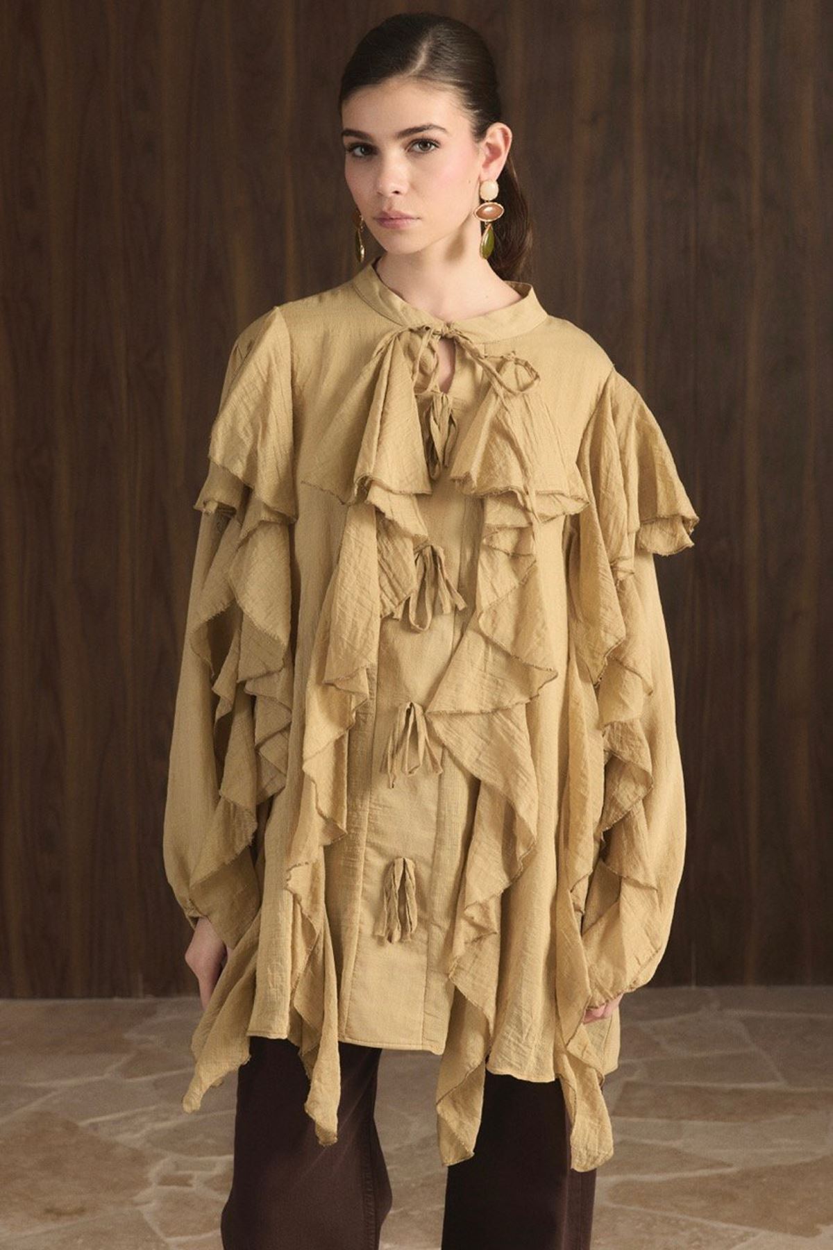 Melis Önü Fırfırlı Gömlek